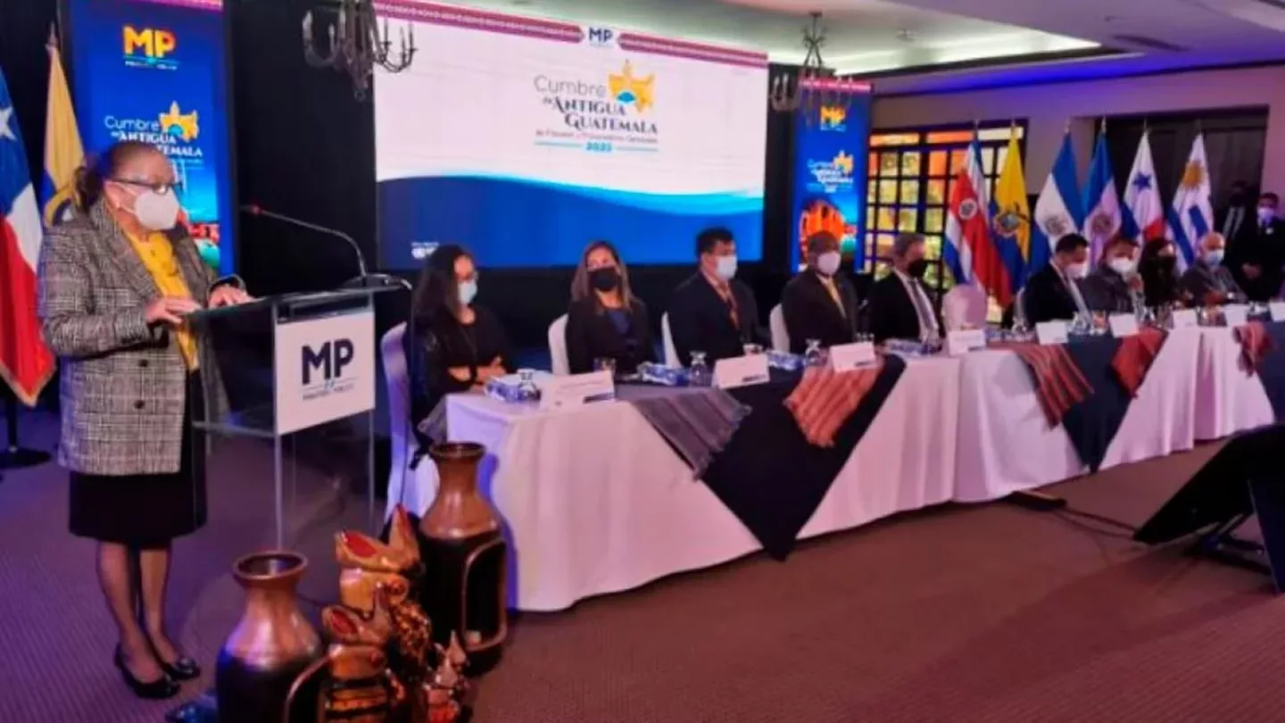 Who are the three Central American attorneys general accused of protecting crime and corruption? — Quiénes son los tres fiscales generales centroamericanos acusados de proteger el crimen y la corrupción