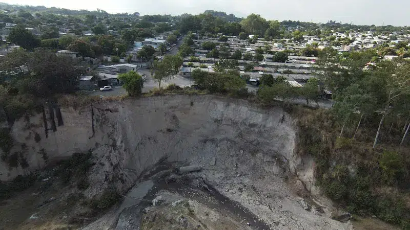 Abandoned Mitigation Works in Soyapango Ravines — En abandono obras de mitigación de cárcavas de Soyapango