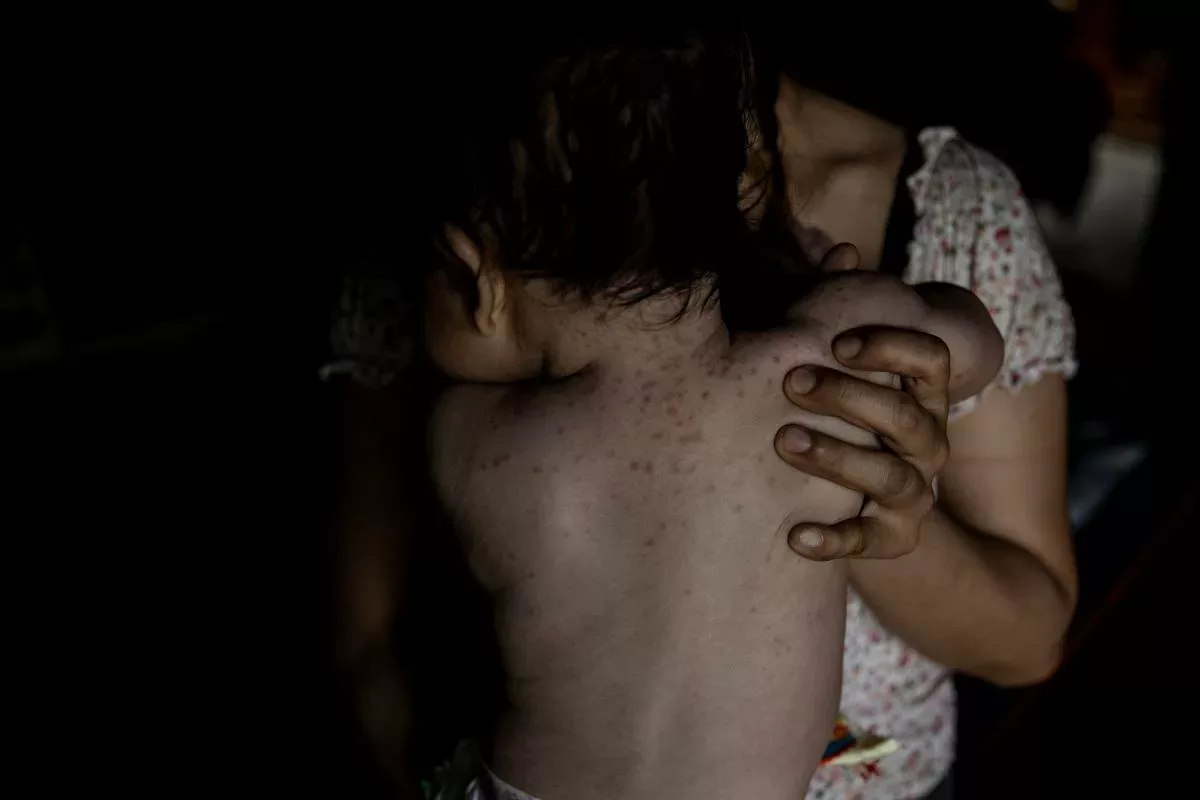 Born under exceptional circumstances: ‘Mothers bathing babies with bleach’ — Nacer con régimen de excepción: ‘Las mamás bañaban a los bebés con lejía’