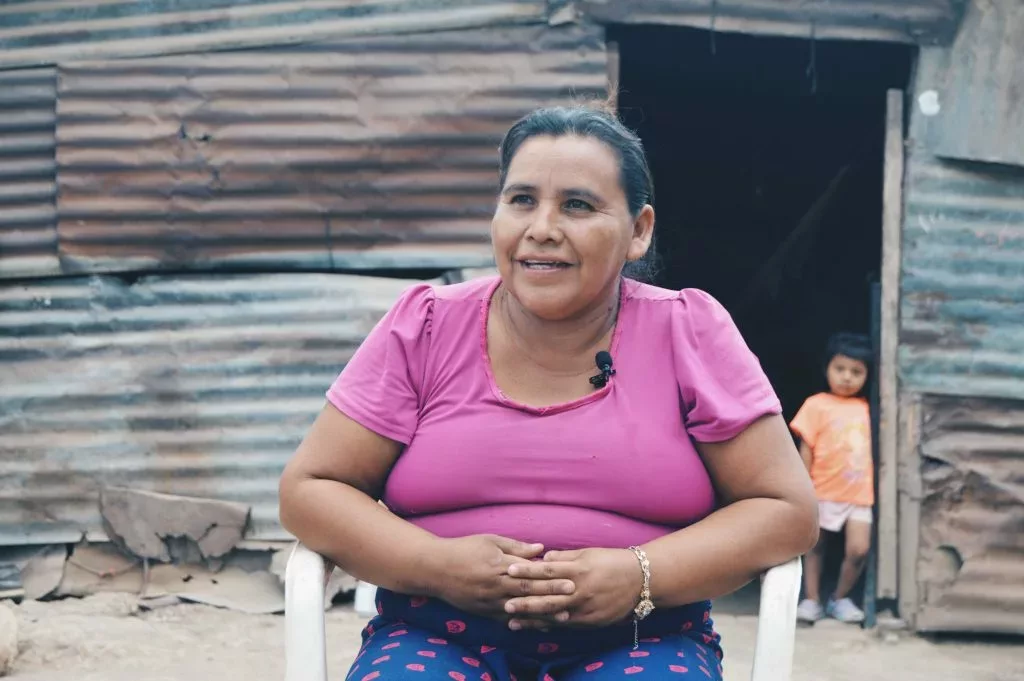 Bukele Abandons the Poor — Bukele abandona a los pobres