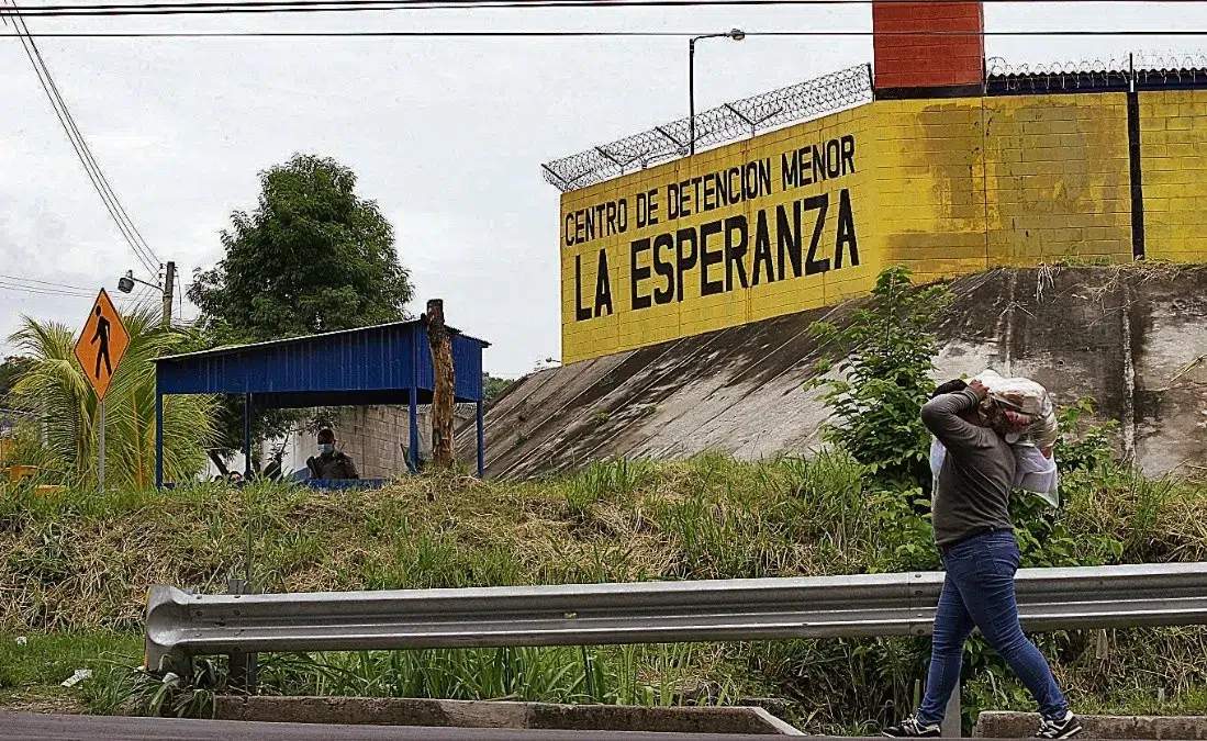 Irregular meals at Mariona penitentiary denounced — Denuncian alimentación irregular en penal de Mariona