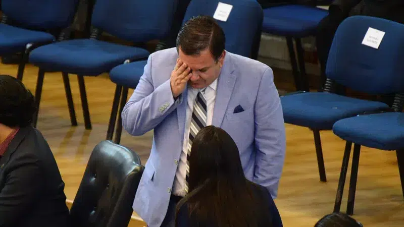 Deputy Christian Guevara, of New Ideas, is singled out for having contracts with the capital city’s municipality — Señalan al diputado Christian Guevara, de Nuevas Ideas, de tener contratos con alcaldía capitalina