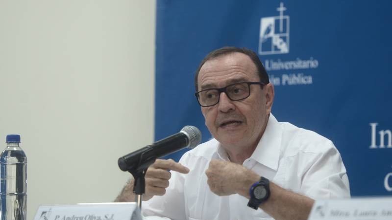 Father Oliva “People's lives are being played with” — Padre Oliva “Se