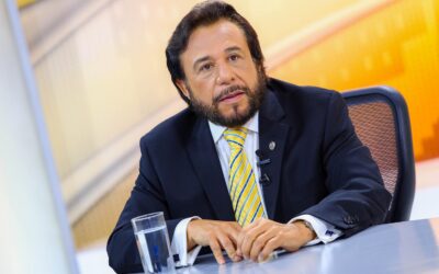 False: Ulloa says that El Salvador lives in full democracy and respects the rule of law — Falso: Ulloa dice que El Salvador vive en plena democracia y se respeta el Estado de derecho
