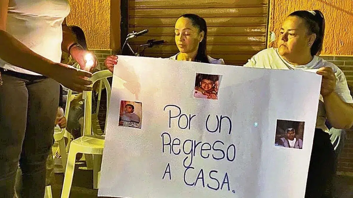 Colombian Families Organize to Search for Detainees in State of Emergency in El Salvador — Familias colombianas se organizan para buscar a los detenidos en régimen de excepción en El Salvador