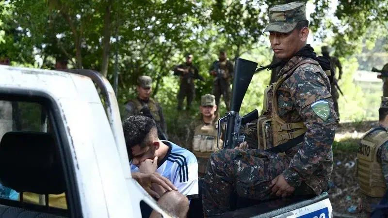 Youths Most Affected by State of Emergency, According to Study — Jóvenes son los más afectados por el régimen, según estudio