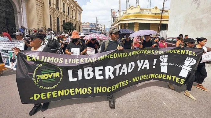 Death Toll in El Salvador Prisons Rises to 200 — Sube a 200 la cifra de fallecidos en penales en El Salvador
