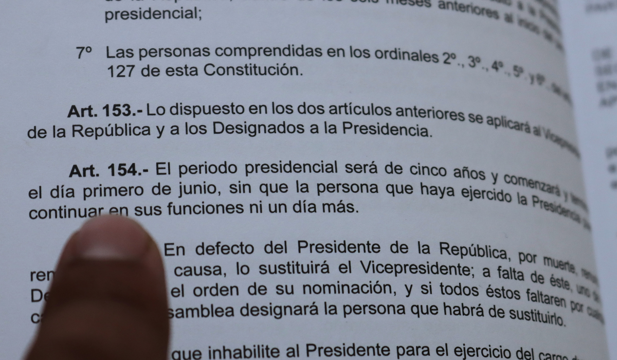 The ban on a consecutive second presidential term “is not up for discussion”: former CSJ magistrate — La prohibición de un segundo mandato presidencial continuo “no tiene discusión”: exmagistrado de la CSJ