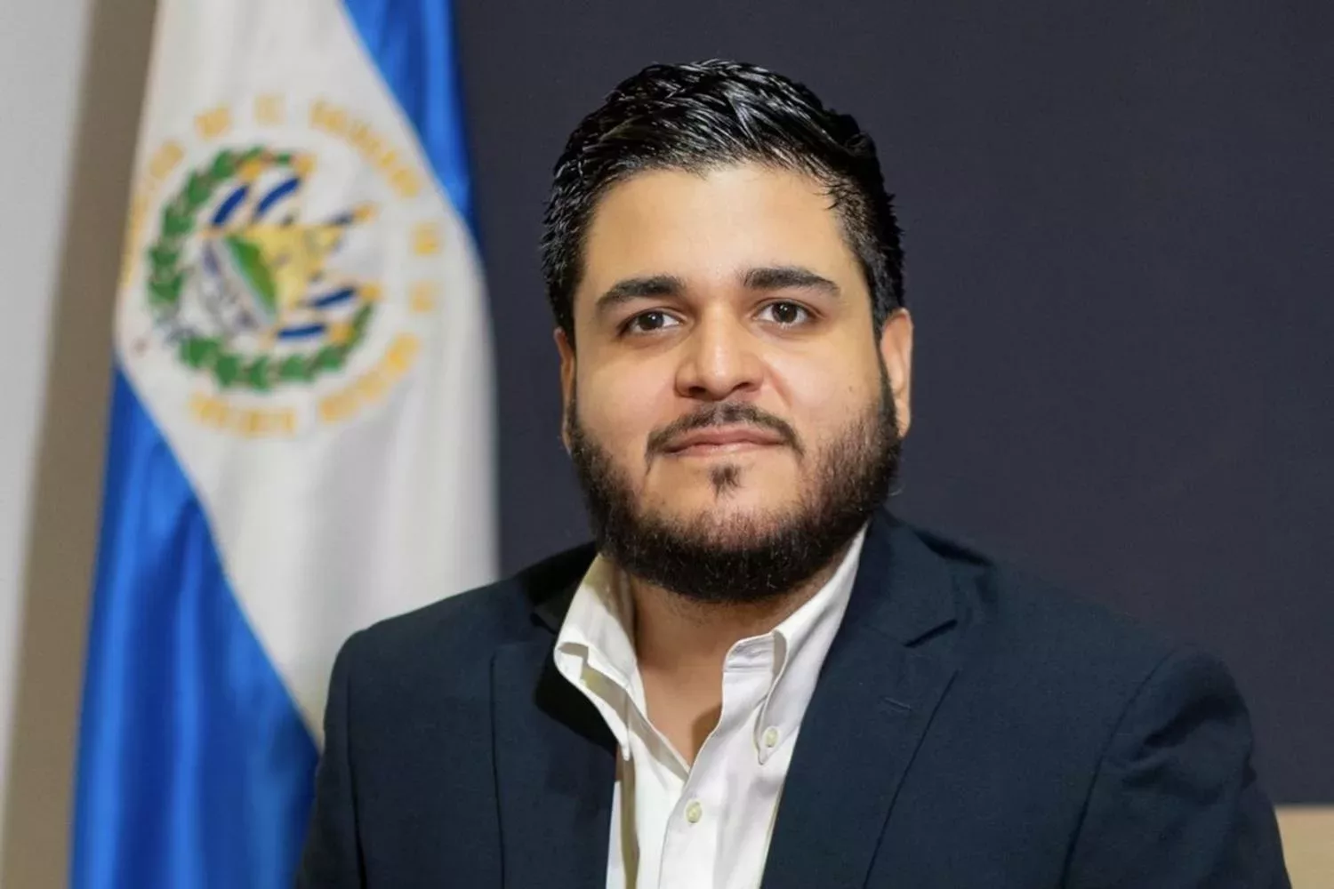 Councilor Silva: “There was surveillance against me, and I decided to temporarily leave the country” — Concejal Silva: “había vigilancia contra mí y decidí salir temporalmente del país” 