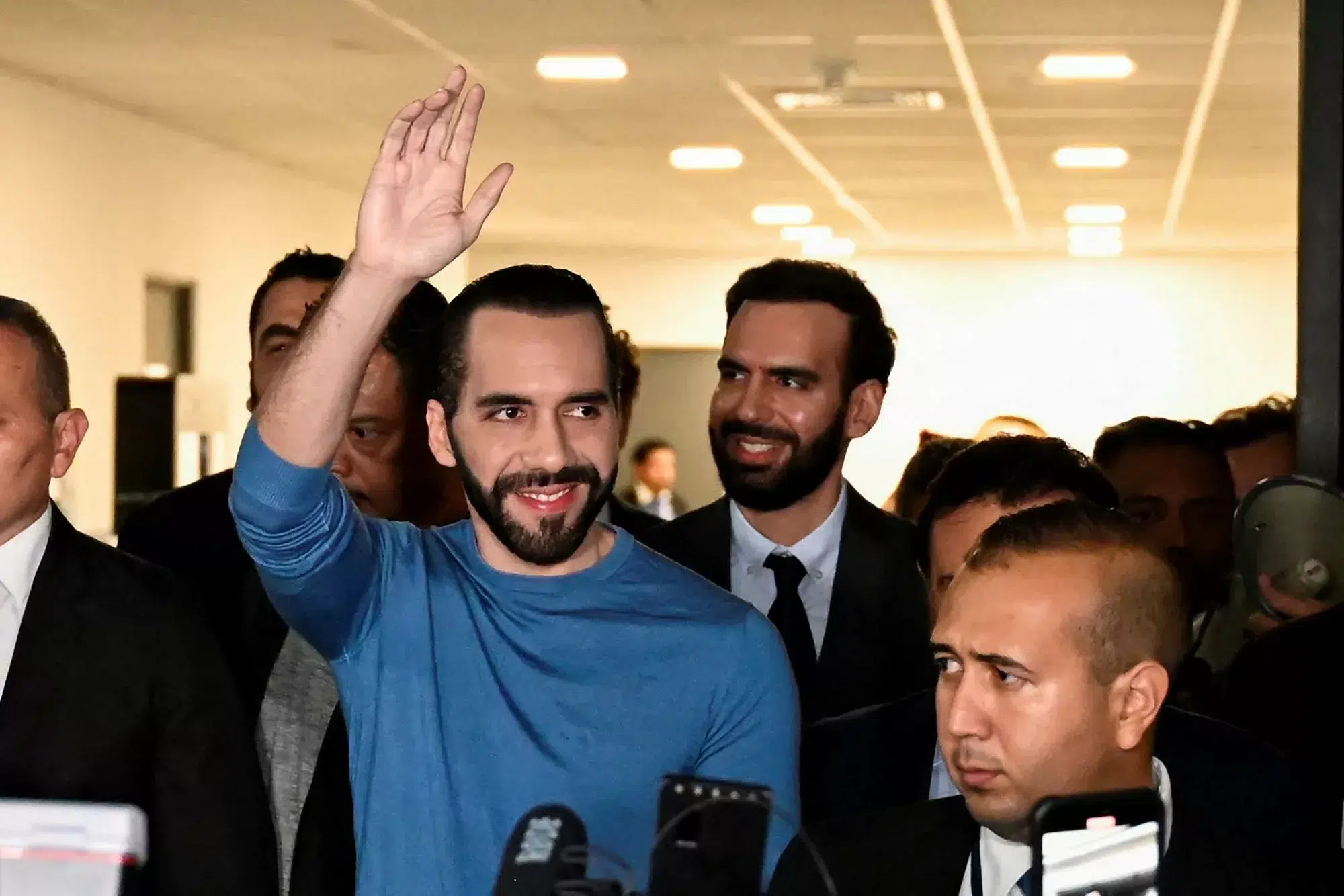 Company of Bukele’s Brothers Received $118K in Secret from FMLN Government — Empresa de los hermanos Bukele recibió $118,143 de la partida secreta de Sánchez Cerén