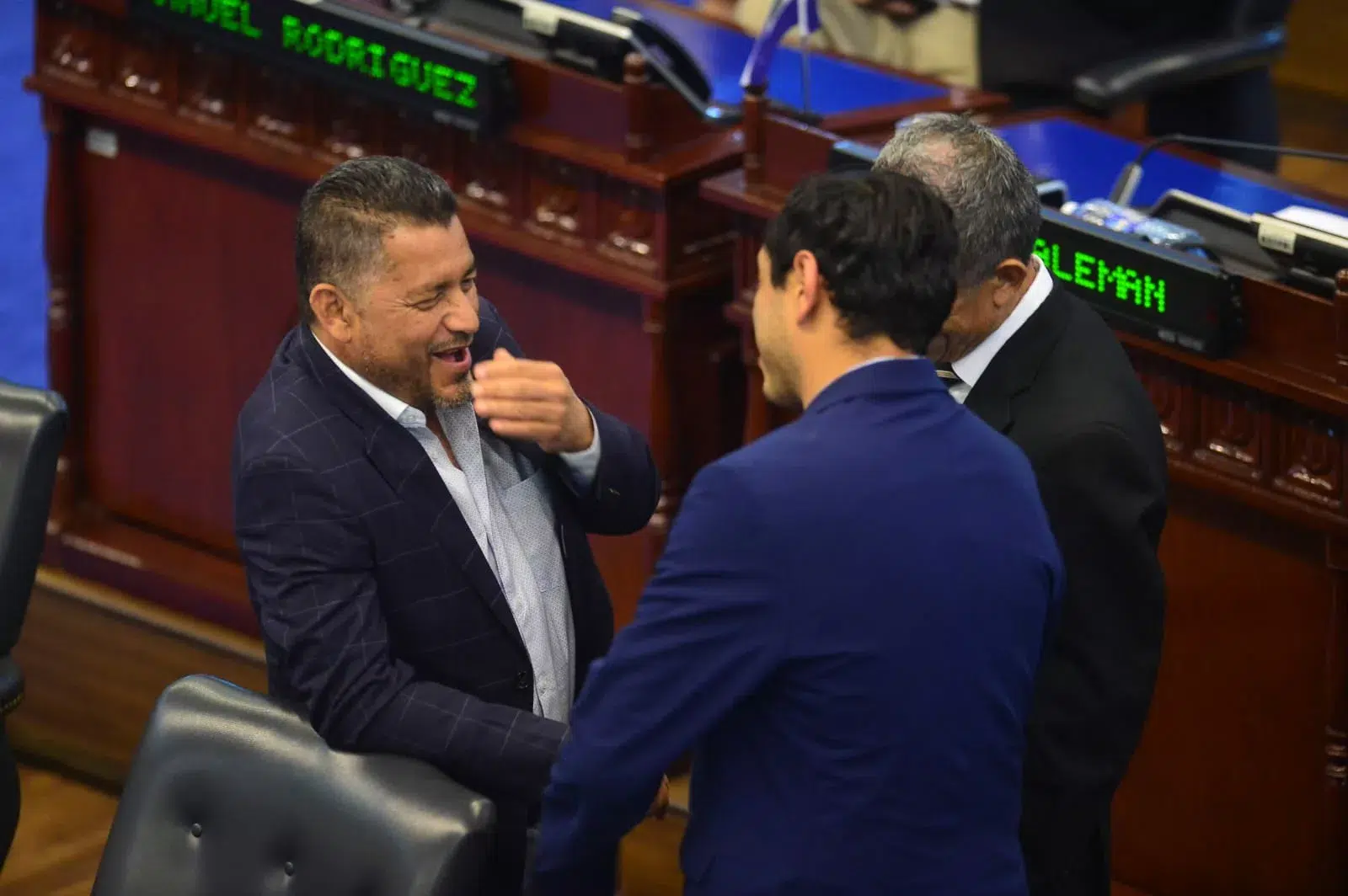 Legislative Body was a “rubber stamp” for official initiatives — Órgano Legislativo fue un “pasapapeles” de las iniciativas oficialistas