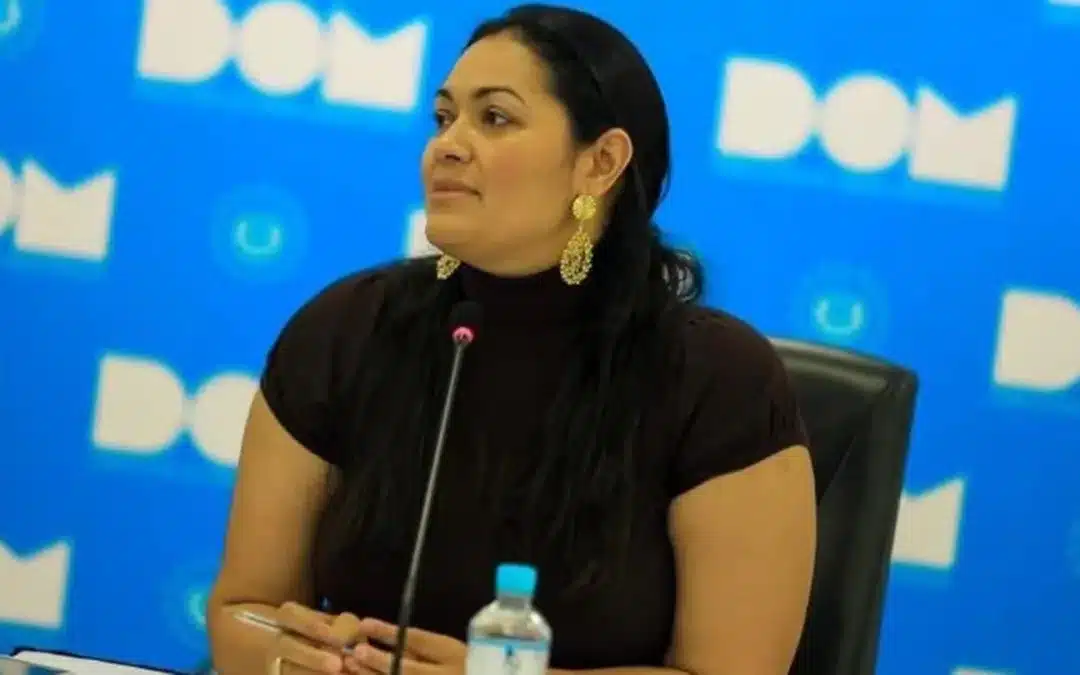Who is Claudia Juana Rodríguez, the treasurer of the Bukele family who assumed the presidency of El Salvador for six months? — ¿Quién es Claudia Juana Rodríguez, la tesorera de la familia Bukele que asumió como presidenta de El Salvador por seis meses?