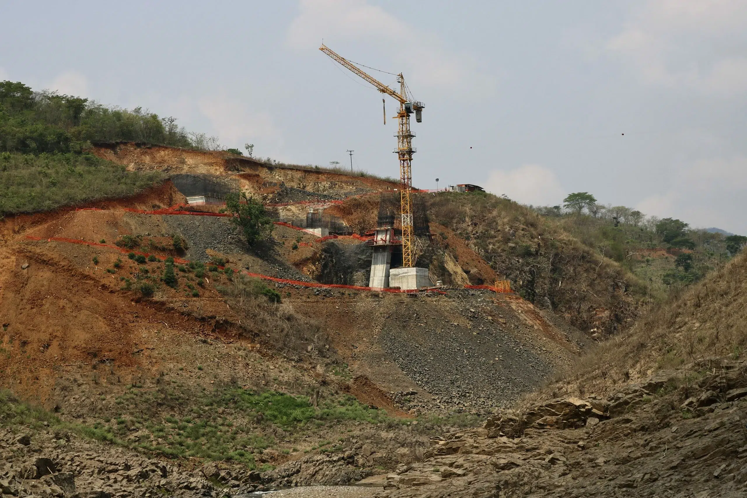 Mexican company suspends work in El Chaparral and surrounding municipalities — Empresa mexicana suspendió trabajos en El Chaparral y municipios aledaños