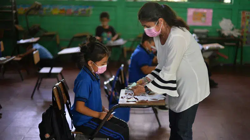 PISA Test Highlights Lag of Salvadoran Students in Creative Thinking