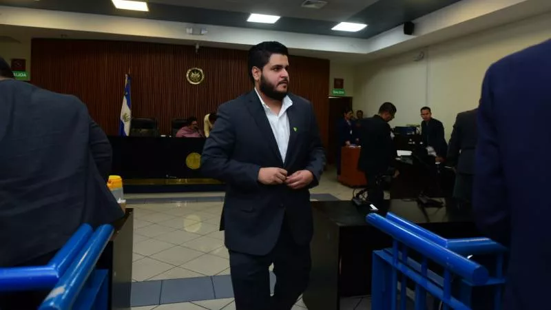 Councilman Héctor Silva points out that judge rejected evidence offered — Concejal Héctor Silva señala que jueza rechazó prueba ofrecida