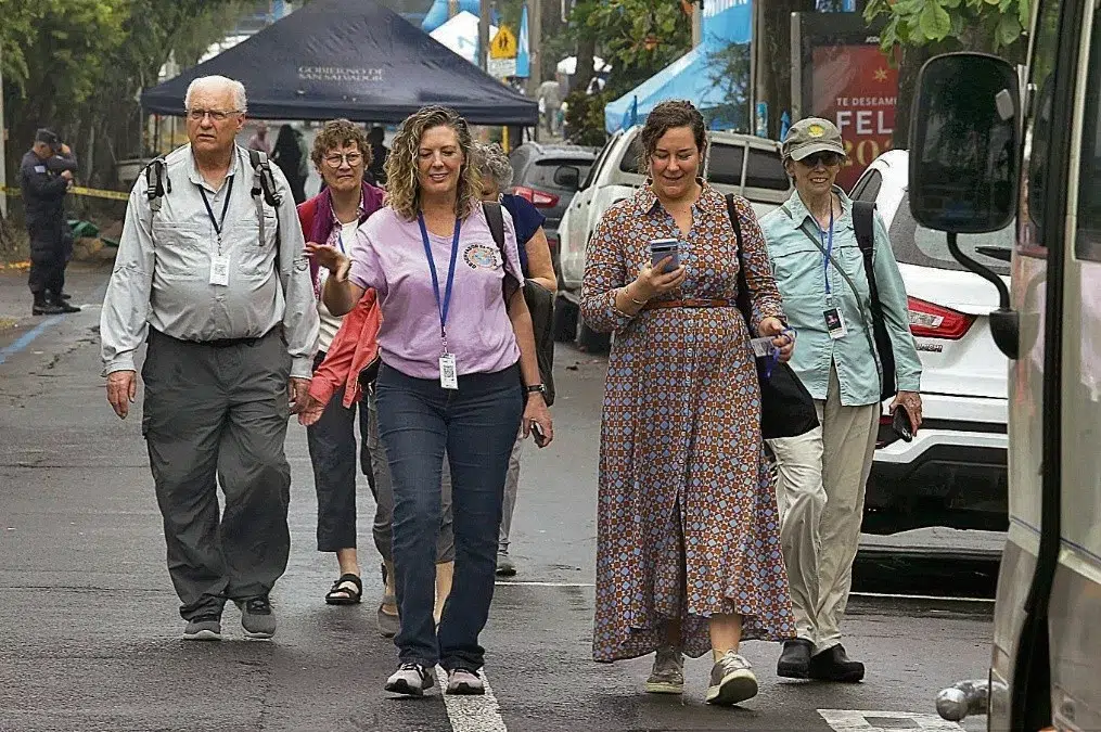 Observers and JRVs struggle to get accreditation — Observadores y JRV con dificultad para acreditarse