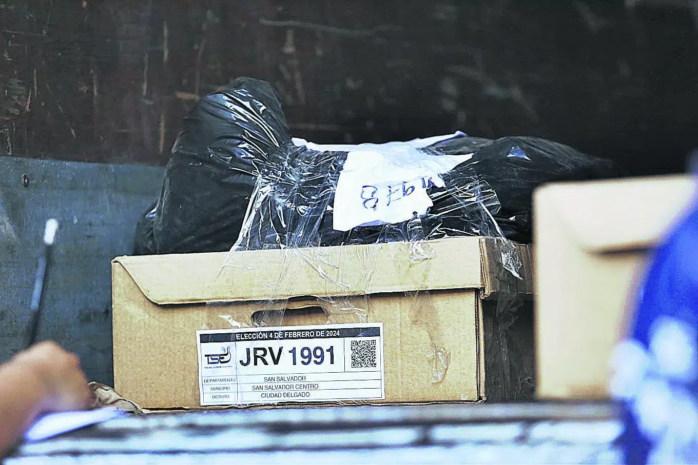 They claim that “irregularities tainted the elections” — Aseguran que “irregularidades empañaron los comicios”