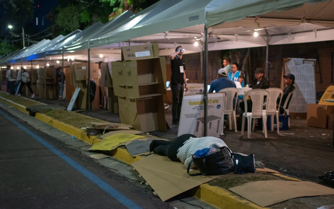 Chaos in vote counting and election results transmission — Caos en conteo y transmisión de resultados de elecciones