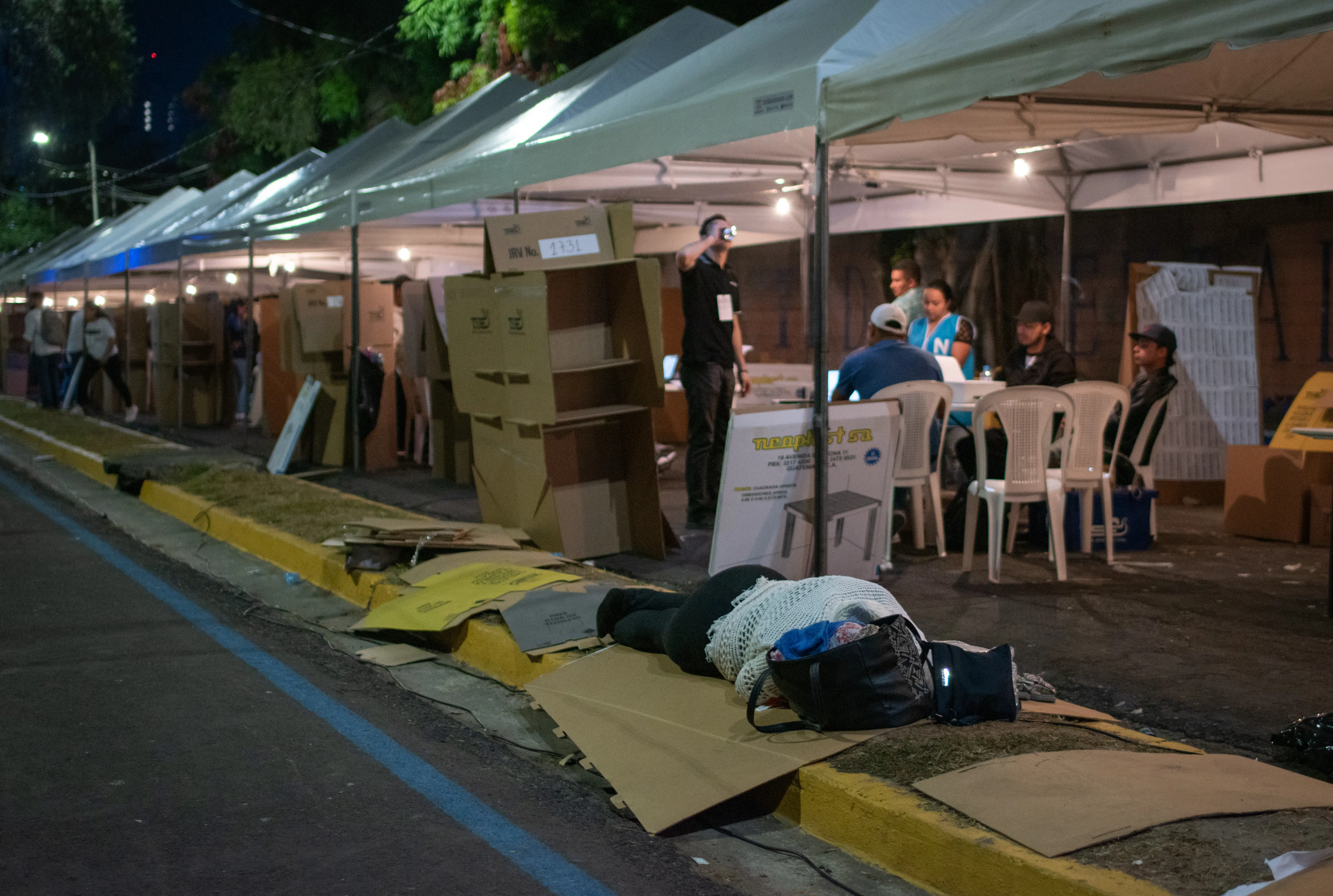 Chaos in vote counting and election results transmission — Caos en conteo y transmisión de resultados de elecciones