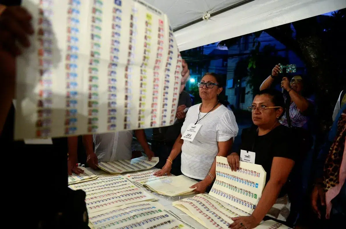 “The system collapsed, this has been a disaster”: members of JRV — “El sistema colapsó, esto ha sido un desastre”: miembros de JRV