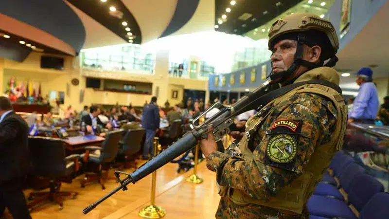 Four years since Bukele entered Congress with soldiers, marking the “beginning of the regime” — Cuatro años del ingreso de Bukele con soldados al Congreso, que dio “inicio al régimen”