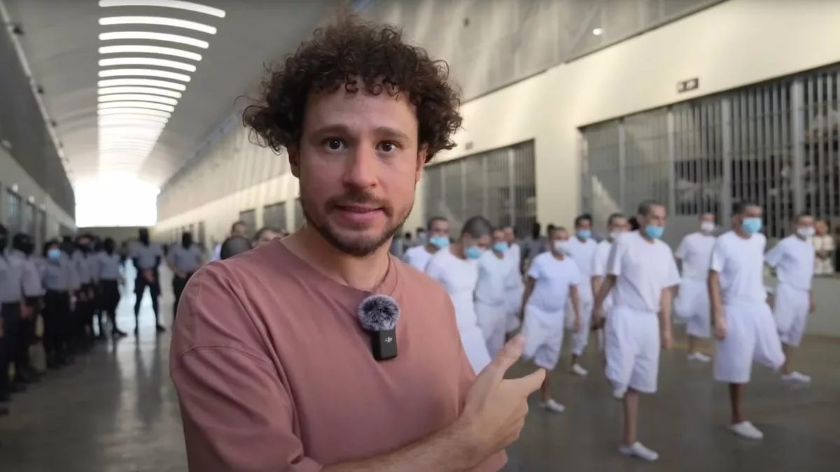 Trivializing Bukele’s ‘Alcatraz’: the new controversy of Luisito Comunica — Frivolizar el ‘Alcatraz’ de Bukele: la nueva polémica de Luisito Comunica