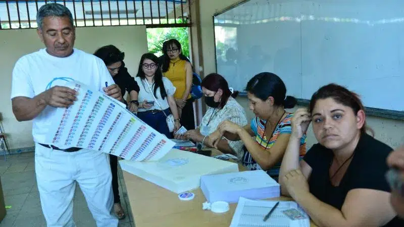 80% of JRV members allegedly replaced, according to electoral observers — 80% de integrantes de JRV habrían sido suplantados, según observadores electorales