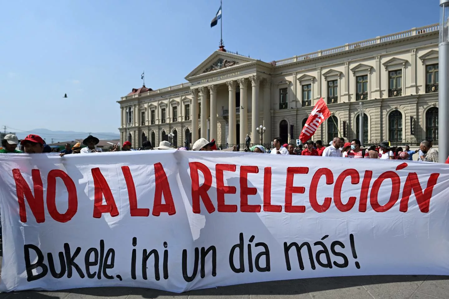 Editorial: The murky Salvadoran elections — Editorial: Las turbias elecciones salvadoreñas