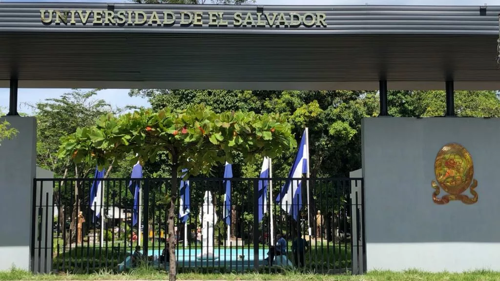 UES urges the Government to abandon plans to repeal the metal mining law — UES insta al Gobierno a desistir de las intenciones de derogar la ley de minería metálica