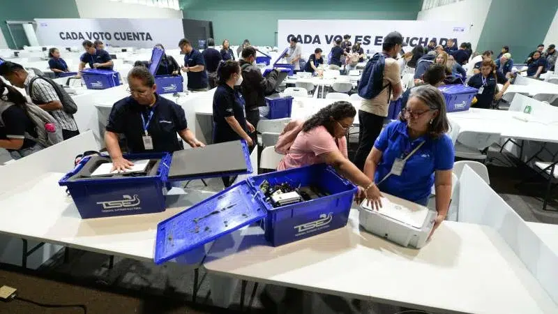 TSE begins manual vote counting for congressional election — TSE inicia conteo manual de votos para elección de diputados