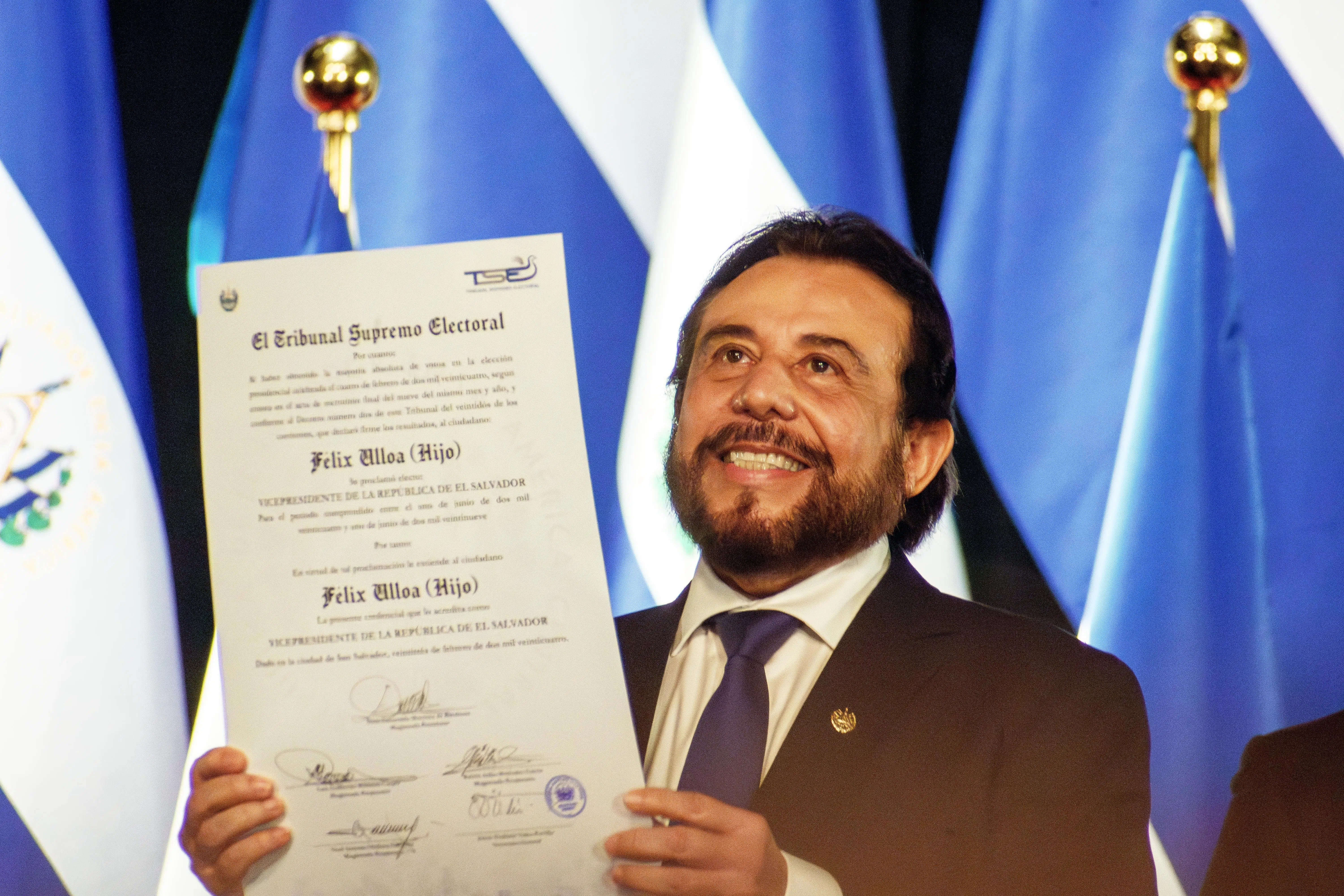 The 21 Deceptive Responses of Félix Ulloa — Las 21 respuestas engañosas de Félix Ulloa