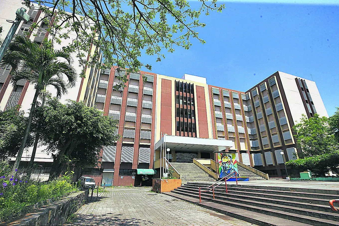 University of El Salvador suspends purchasing plans to avoid further indebtedness with suppliers — Universidad de El Salvador suspende planes de compra para evitar endeudarse más con sus proveedores