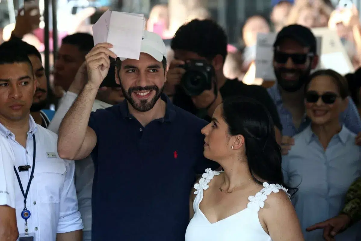Bukele once again gets ahead of the electoral tribunal and announces crushing victory in local elections — Bukele vuelve a adelantarse al tribunal electoral y anuncia una victoria aplastante en las elecciones locales