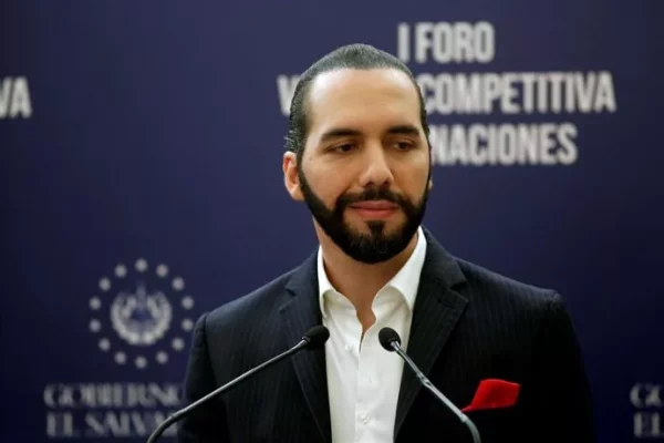 Bukele boasts gains in bitcoin, but El Salvador remains burdened by debt — Bukele se jacta de las ganancias en bitcoin, pero El Salvador sigue ahogado en deuda
