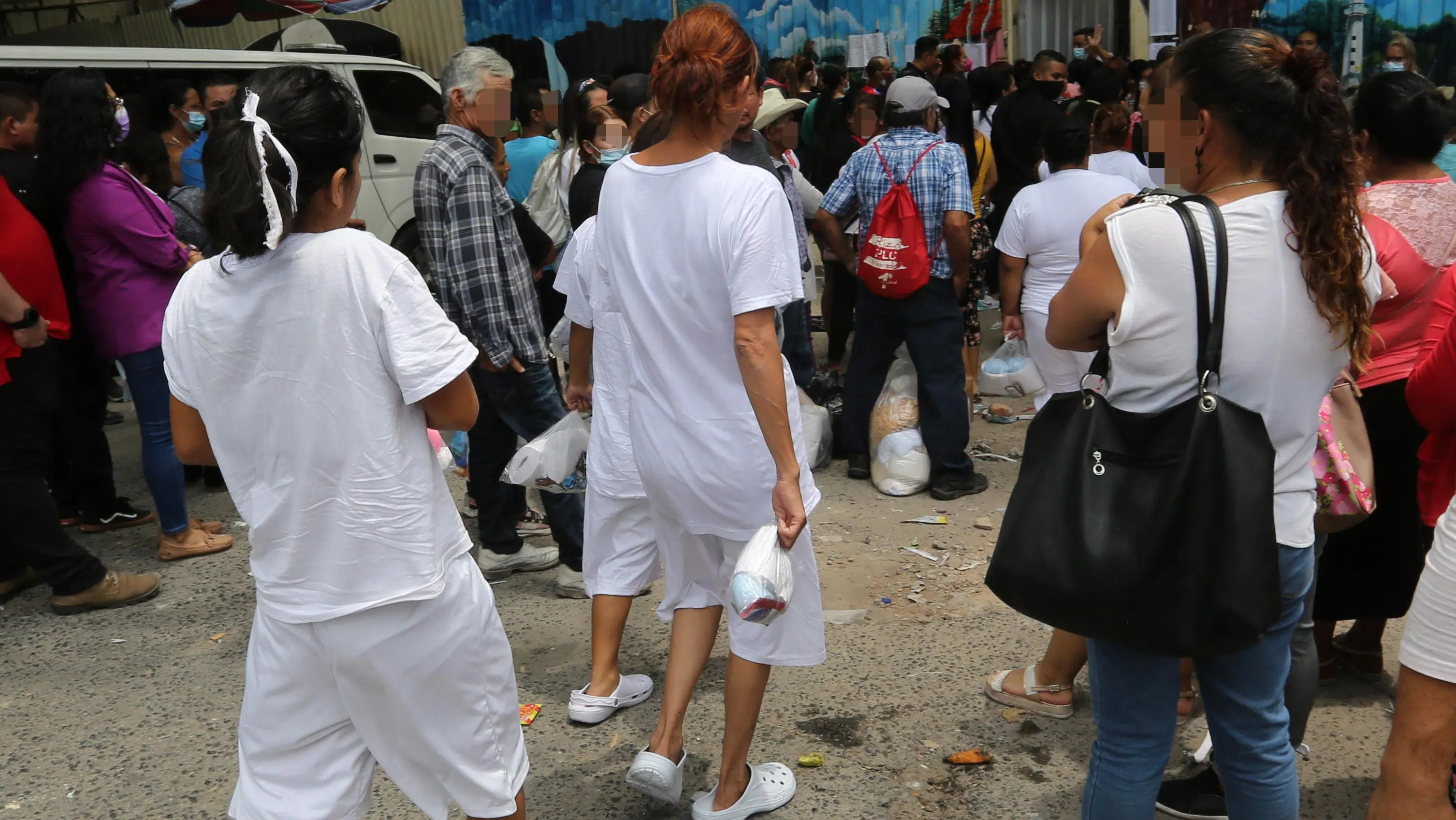 In State of Emergency, 12 Women and a Baby Have Died in Salvadoran Penitentiaries — En régimen de excepción, 12 mujeres y una bebé han fallecido en centros penales salvadoreños