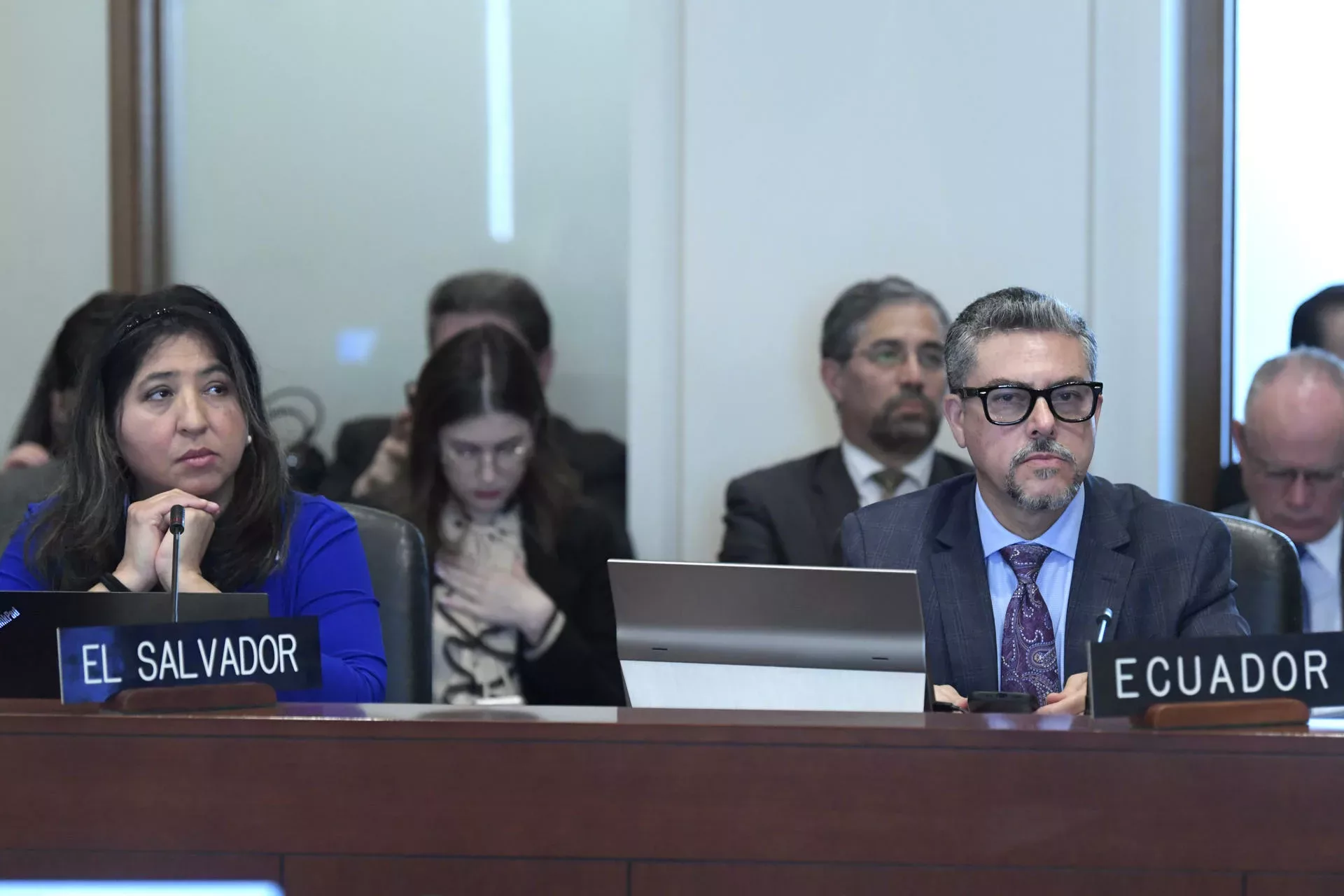 El Salvador Refrains from Condemning Ecuador’s Intrusion into Mexican Embassy — El Salvador se abstiene de condenar intrusión de embajada de México por parte de Ecuador