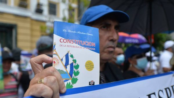 Uncertainty Surrounds Potential Constitutional Reforms Before Legislature Ends — Incertidumbre por posibles reformas constitucionales antes de finalizar legislatura
