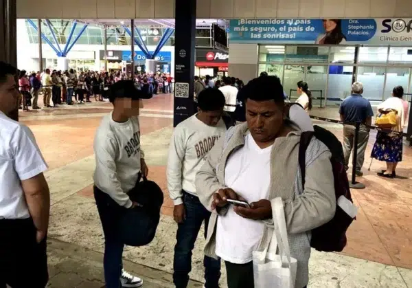 An Ecuadorian “Tourist’s” Journey through El Salvador — Así es el paso de un “turista” ecuatoriano por El Salvador