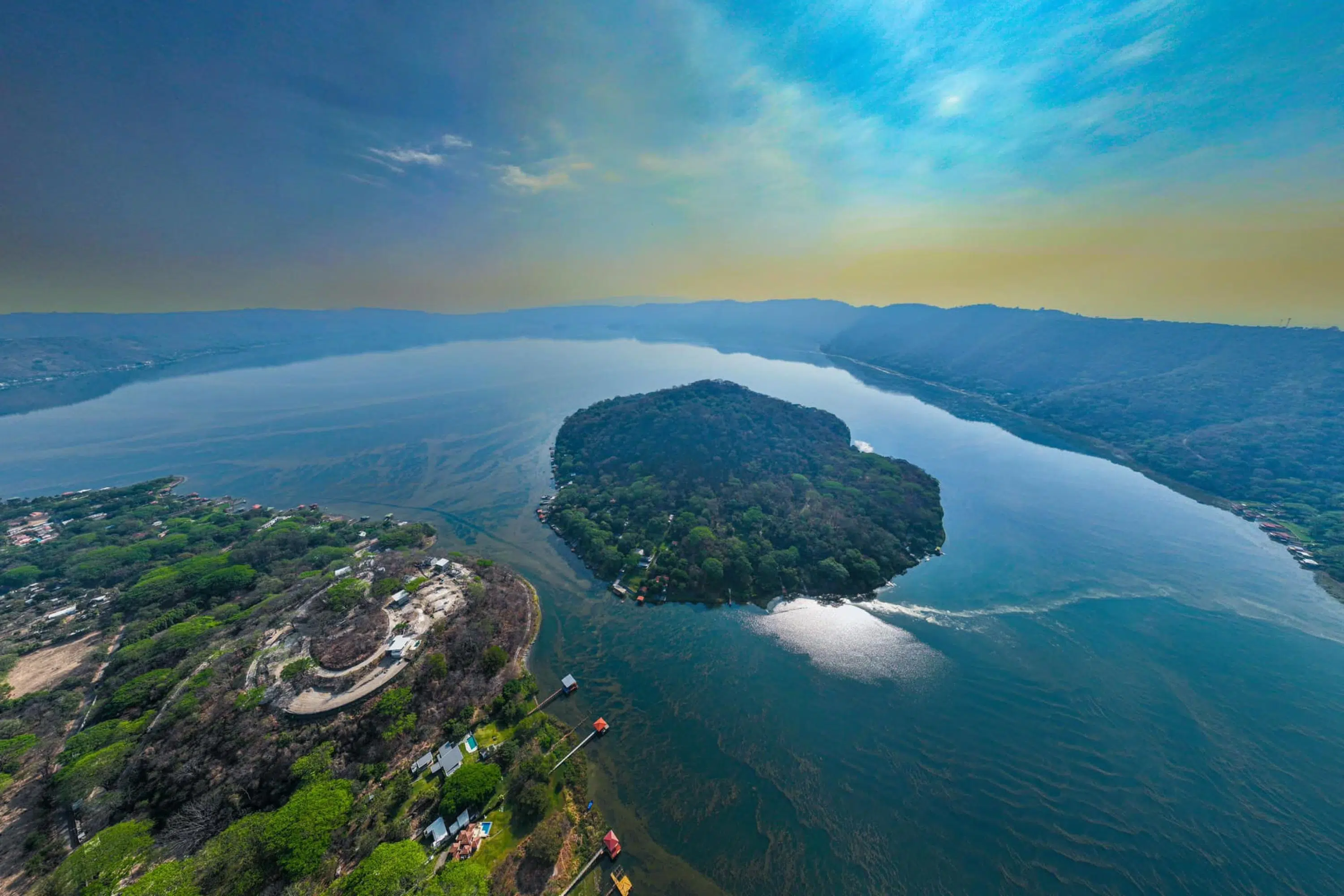 This is the Impunity with Which Construction is Carried Out on Lake Coatepeque — Esta es la impunidad con la que se construye en el lago de Coatepeque