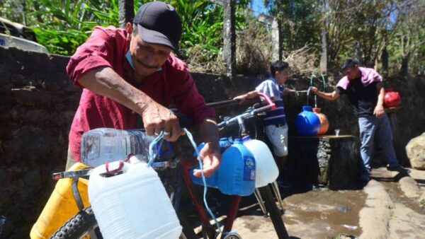 Lack of water and heat make the population more vulnerable to dengue — La falta de agua y el calor vuelven a la población más vulnerable al dengue