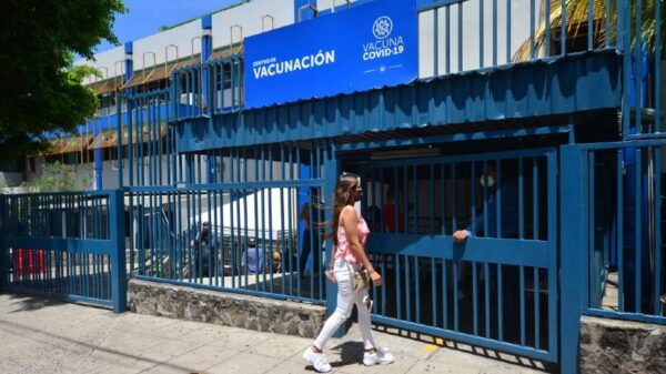 Bloom hospital staff dismissed for scheduling covid test for 2026 — Destituyen a personal del hospital Bloom por agendar prueba de covid para el 2026