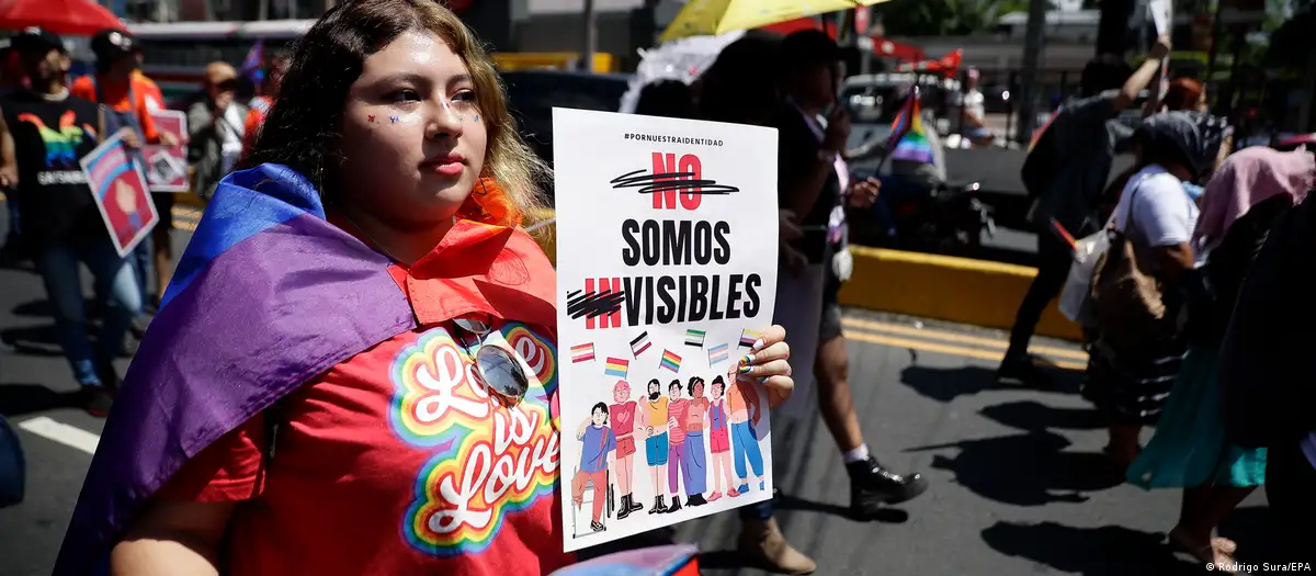 Trans people denounce “constant attacks” in El Salvador — Personas trans denuncian “constantes ataques” en El Salvador