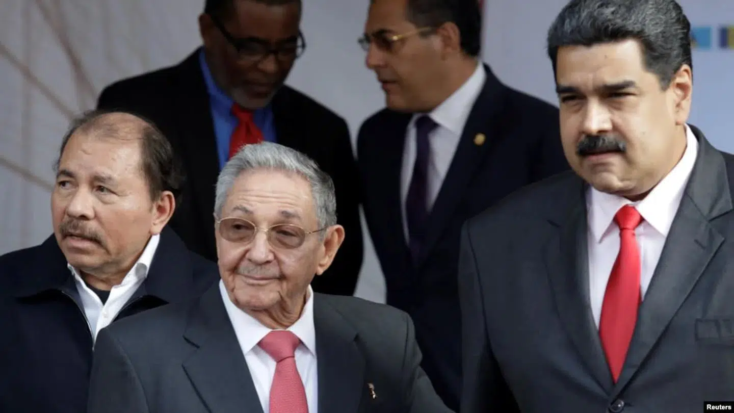 Dictatorships are a crime that the international system has an obligation to put an end to — Las dictaduras son un crimen que el sistema internacional tiene la obligación de cesar