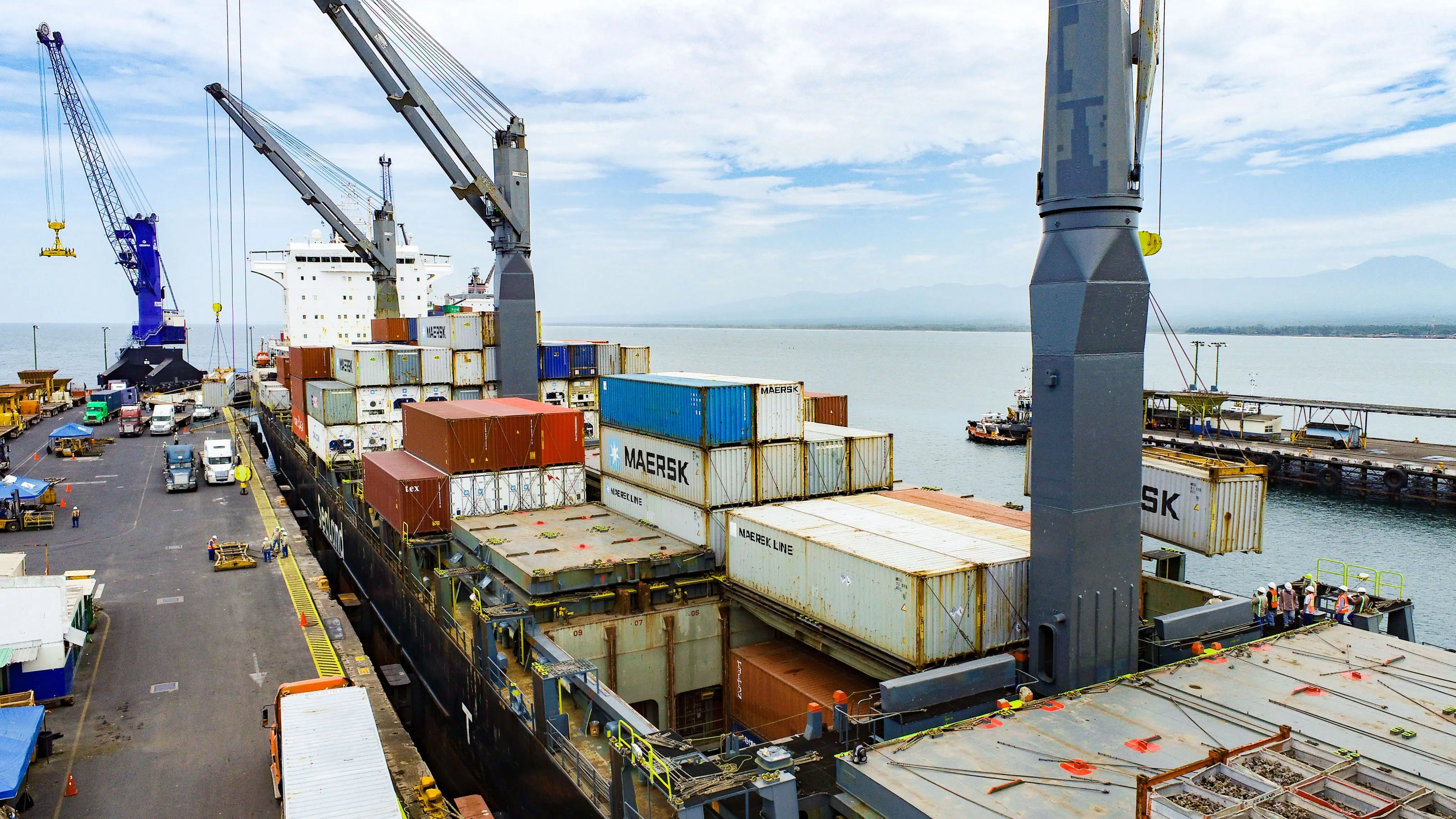 Country’s exports fall 5.7% between January and April — Exportaciones del país caen 5.7% entre enero y abril