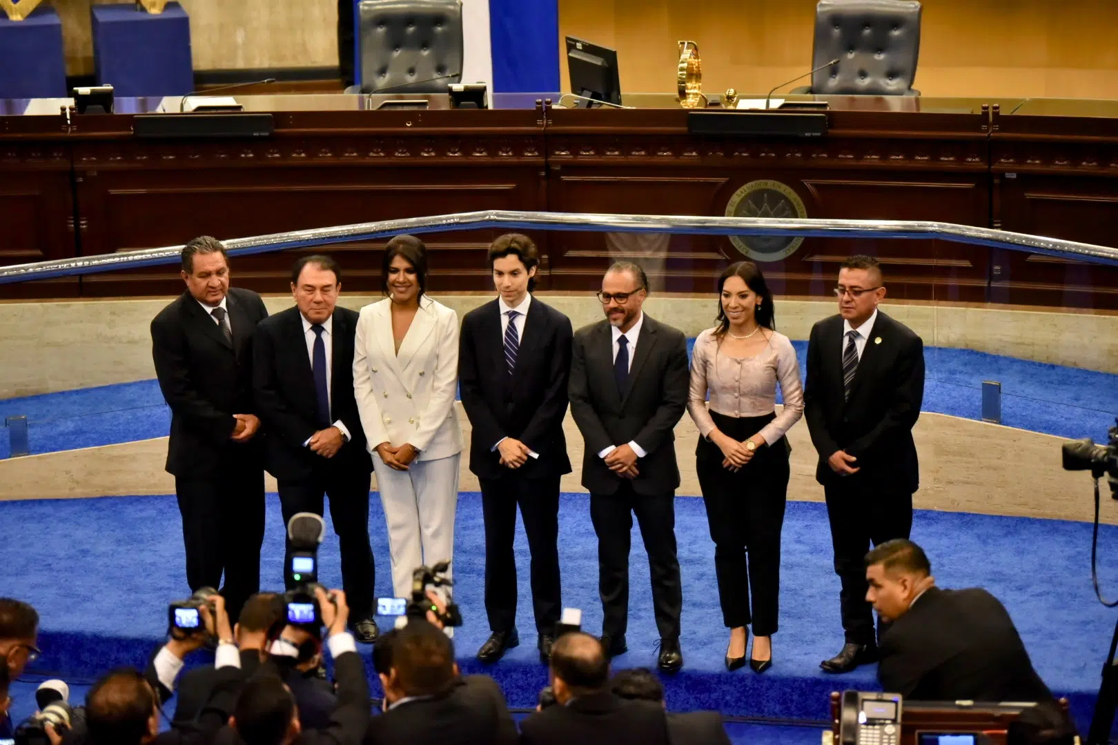 Assembly eliminates irrelevant commissions for Bukele’s interests — Asamblea elimina comisiones irrelevantes para los intereses del bukelismo