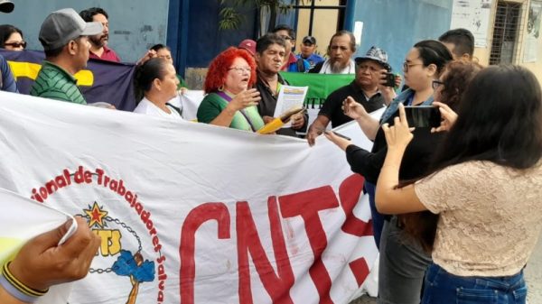 Unionists denounce the dismissal of more than 200 employees of San Salvador’s Mayor’s Office of San Salvador Centro — Sindicalistas denuncian despido de más de 200 empleados de la Alcaldía de San Salvador Centro