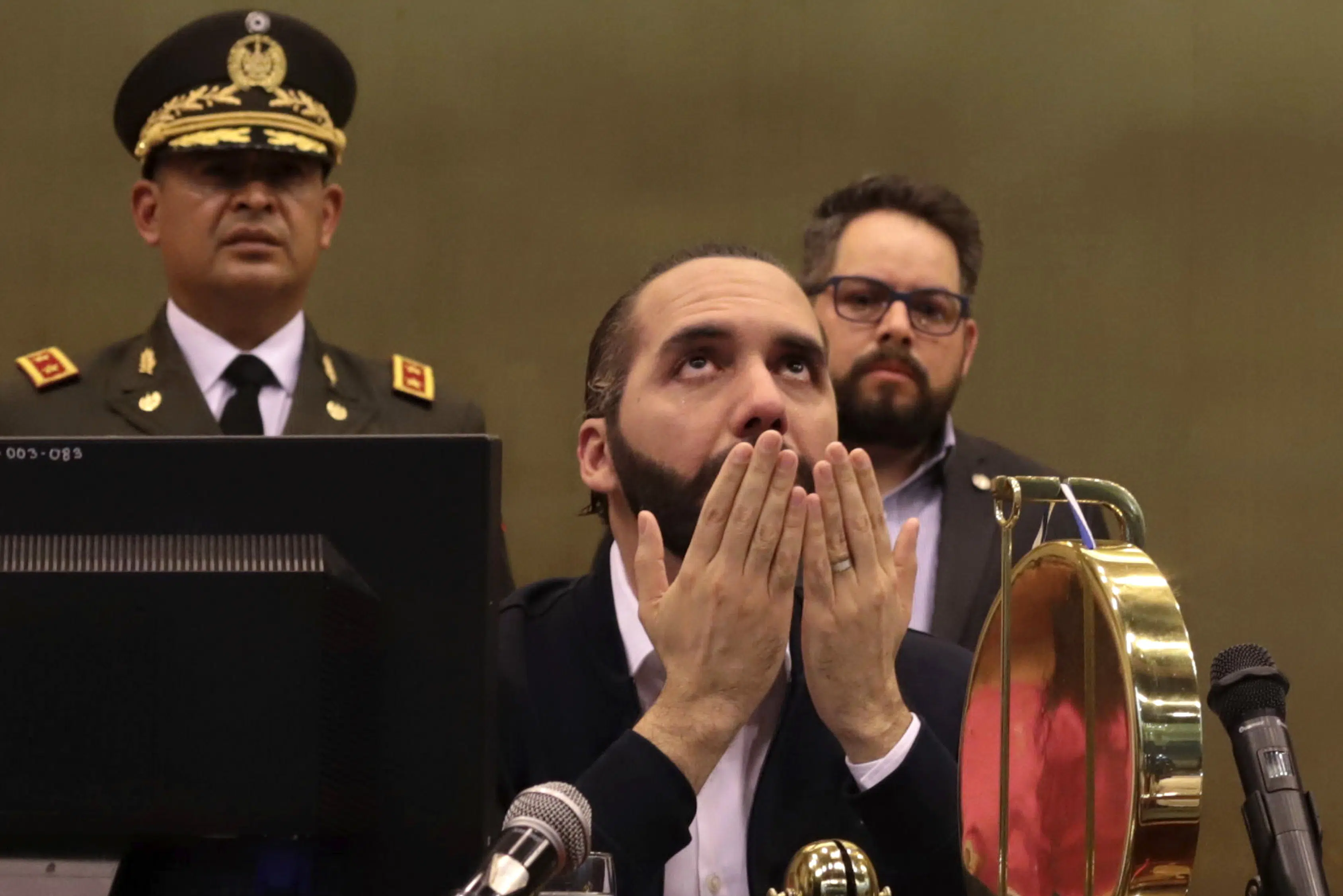 Eternal Bukele?: How the President of El Salvador Opened the Door for His Indefinite Reelection — ¿Bukele eterno?: cómo el presidente de El Salvador abrió la puerta para su reelección indefinida
