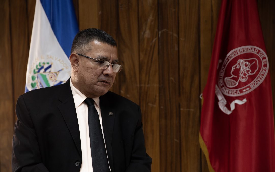 UES Rector States Government Owes Them $32 Million — Rector de la UES afirma que el Gobierno les adeuda $32 millones