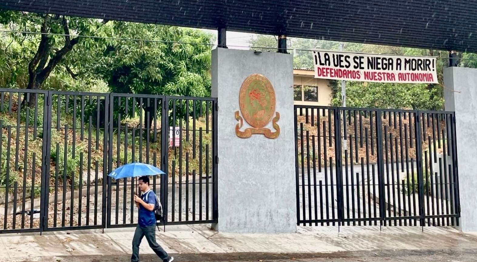 Why is El Salvador’s only public university in crisis? — ¿Por qué la única universidad pública de El Salvador se encuentra en crisis?