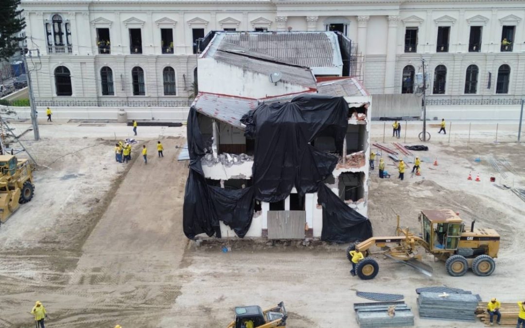 Busts of Artists Removed from Teatro Presidente and Dr. David J. Guzmán’s Property in the Historic Center Intervened — Remueven bustos de artistas en el Teatro Presidente e intervienen inmueble del Dr. David J. Guzmán en el Centro Histórico